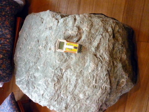 バドガシュタイン鉱石「ガスタイナーストーン（原石）」300g ￥1800 1kg￥4800 程度です